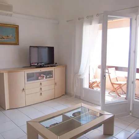 Yvette Apartment Tarcu